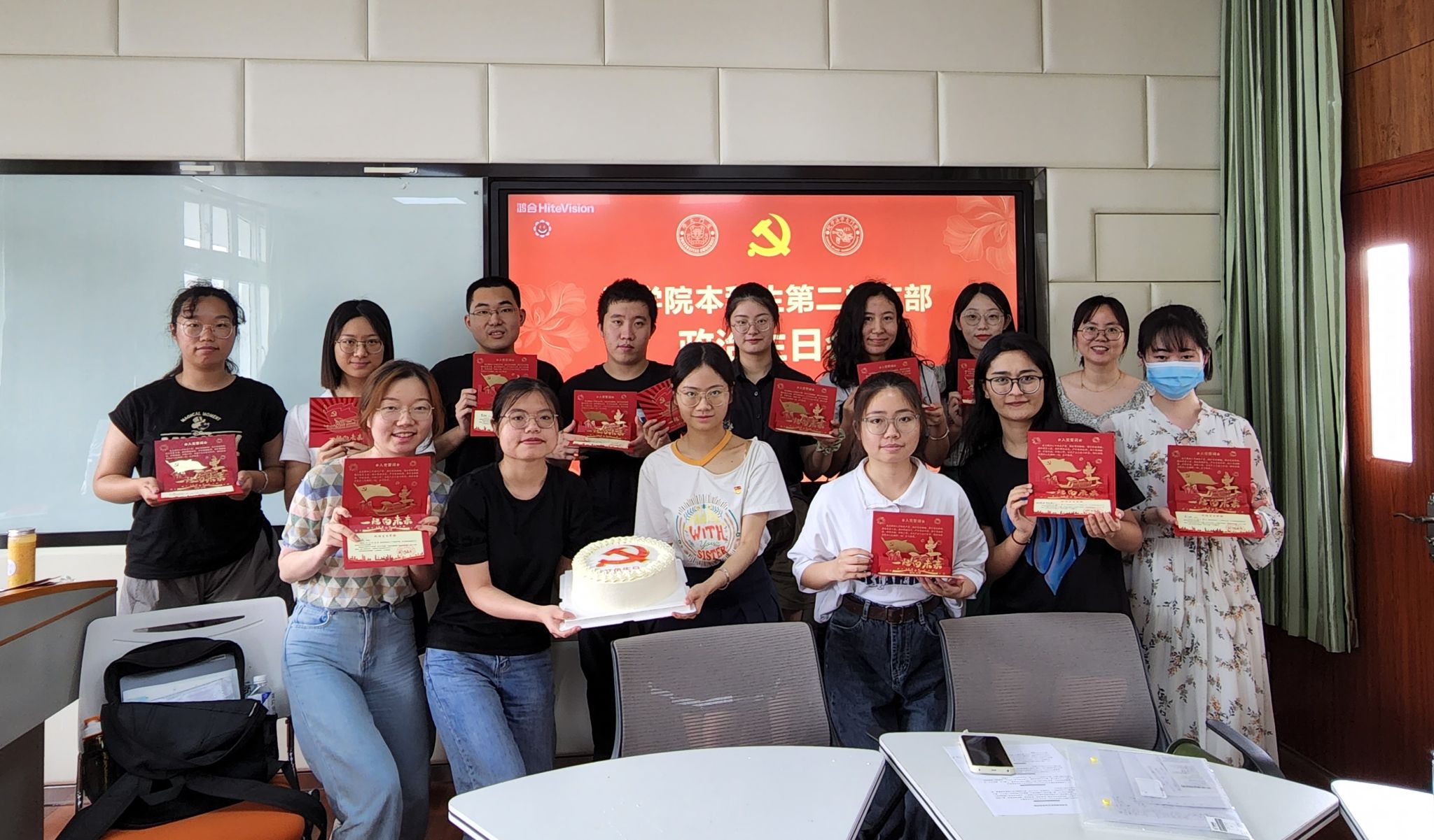 图2:毕业生党员红色生日.jpg